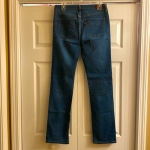 Levi’s Mid Rise Slight curve straight, Size 29.  Good condition.  Soft feel.